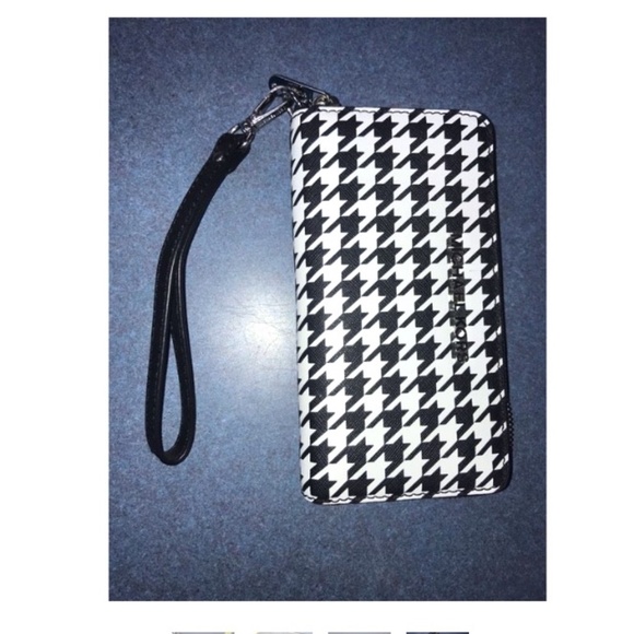 MICHAEL Michael Kors Handbags - MK Michael Kors Jet Set Travel B&W Houndstooth Multi Function Phone Case Wallet